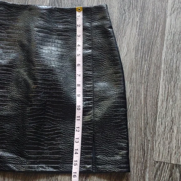 Topshop Embossed Leather Skirt - Picture 7 of 8